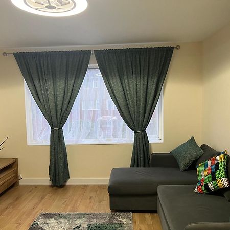 Very Spacious 2 Bed Apartment Close To Lakeside Grays Luaran gambar